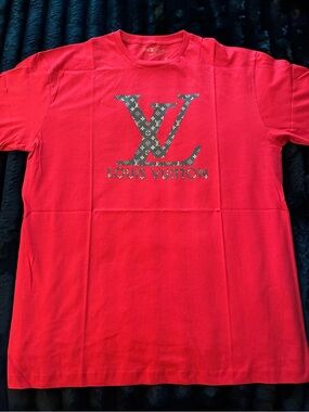 New Men’s Luxury Graphic Red T-shirt Size XL
